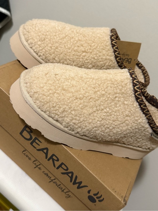 BearPaw Other - BearPaw Kids Sherpa Slip-On Slippers in Cream